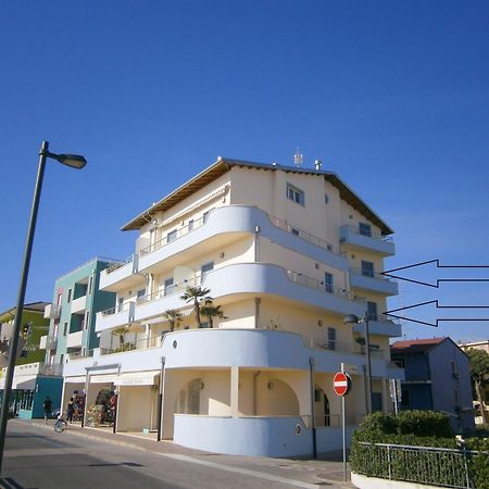 Residence Diana Frontemare - Agenzia Cocal Caorle Buitenkant foto