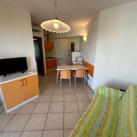 Residence Diana Frontemare - Agenzia Cocal Caorle Buitenkant foto